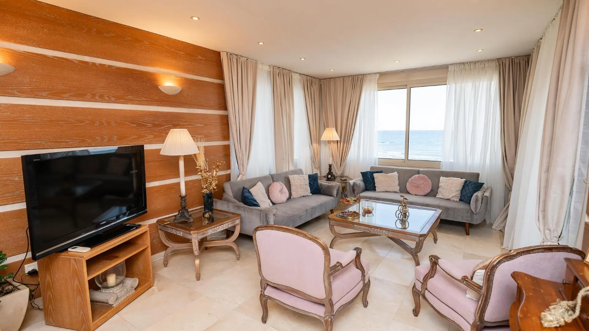 Apartment Quattro Beachfront Sea View Ap 4 Larnaca